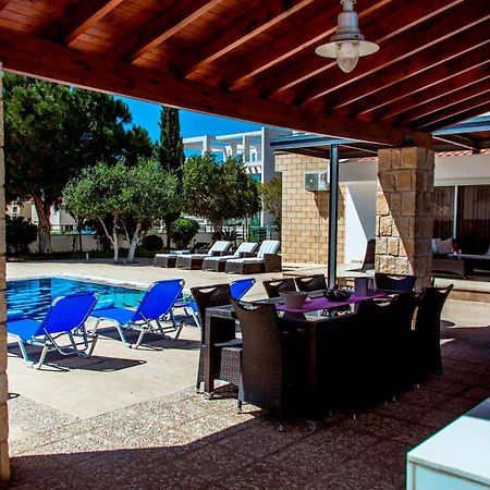 6 Bdr Villa With Tennis Court Paphos Exterior photo