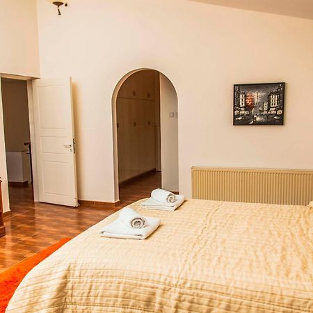 6 Bdr Villa With Tennis Court Paphos Exterior photo