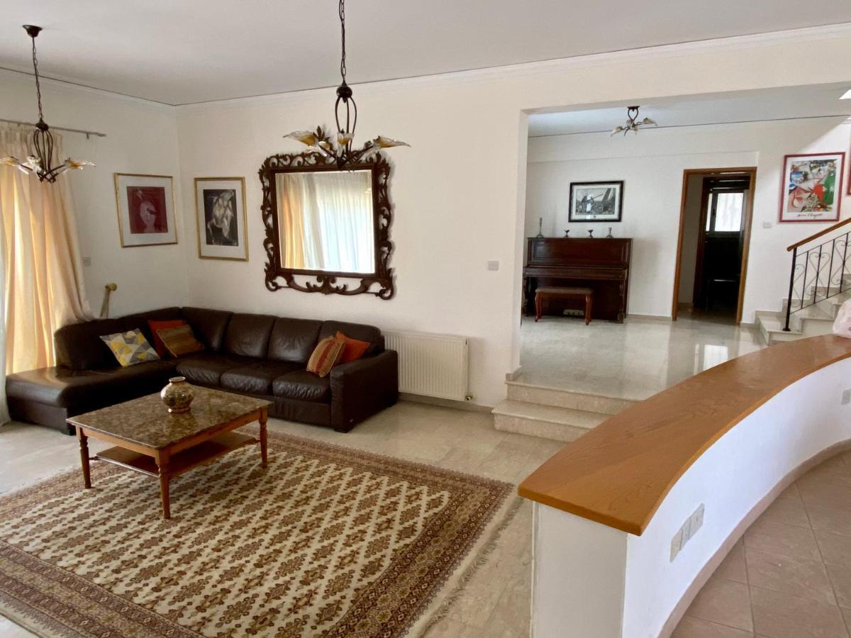 6 Bdr Villa With Tennis Court Paphos Exterior photo