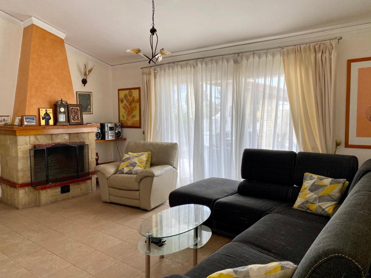 6 Bdr Villa With Tennis Court Paphos Exterior photo
