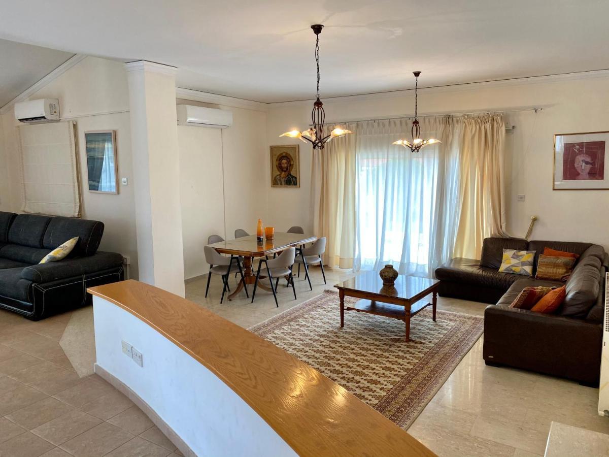 6 Bdr Villa With Tennis Court Paphos Exterior photo