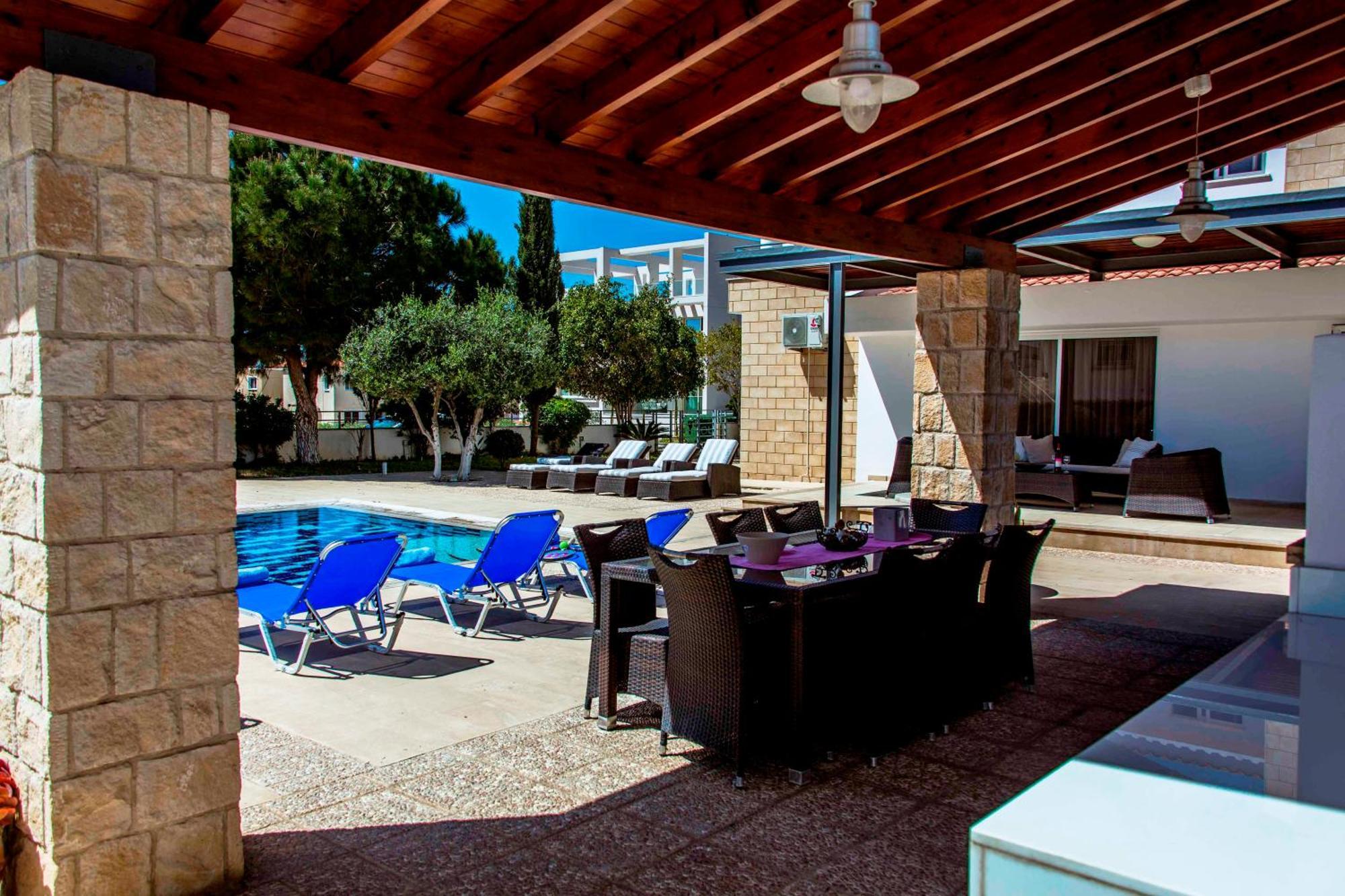 6 Bdr Villa With Tennis Court Paphos Exterior photo