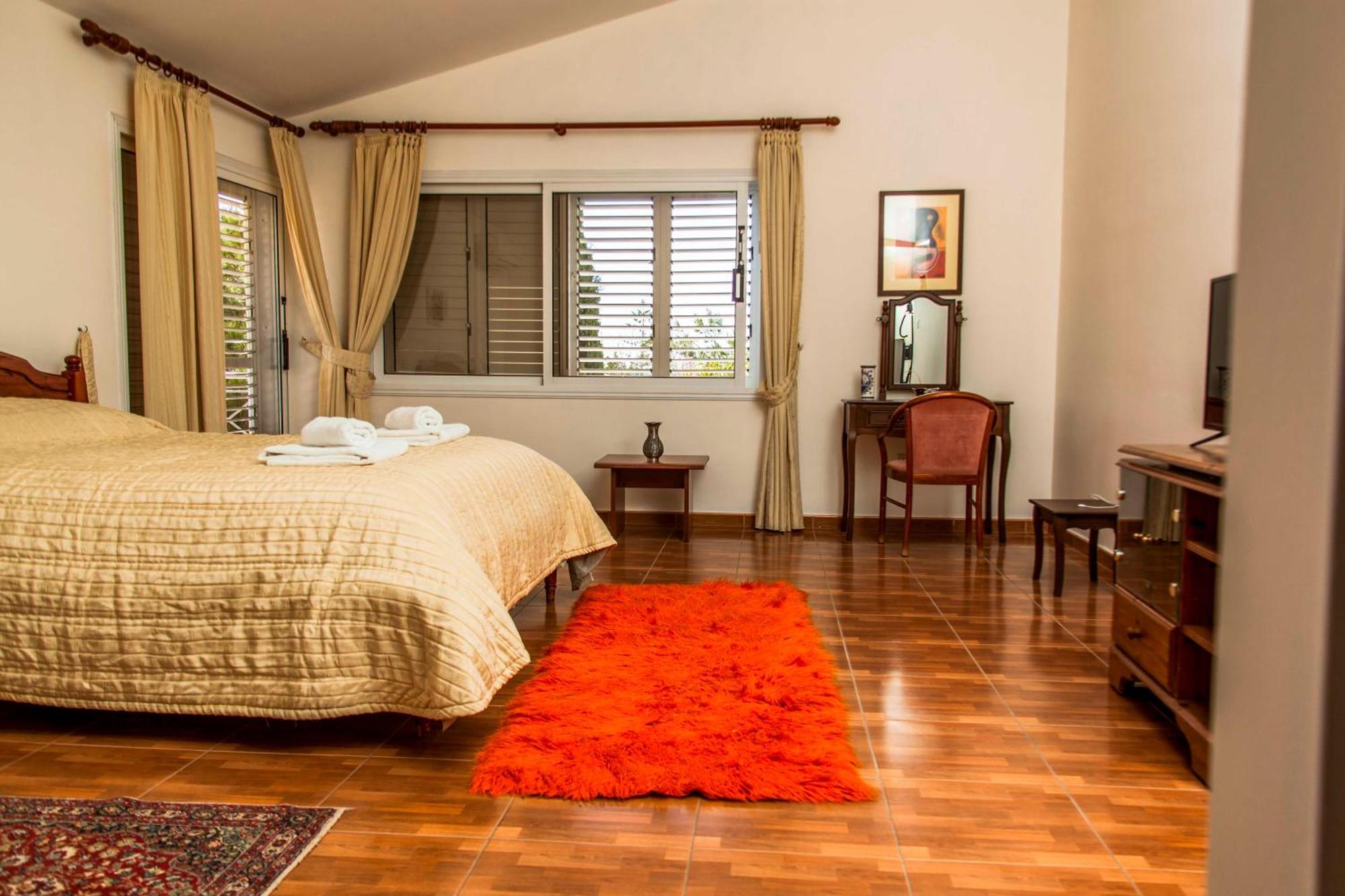 6 Bdr Villa With Tennis Court Paphos Exterior photo