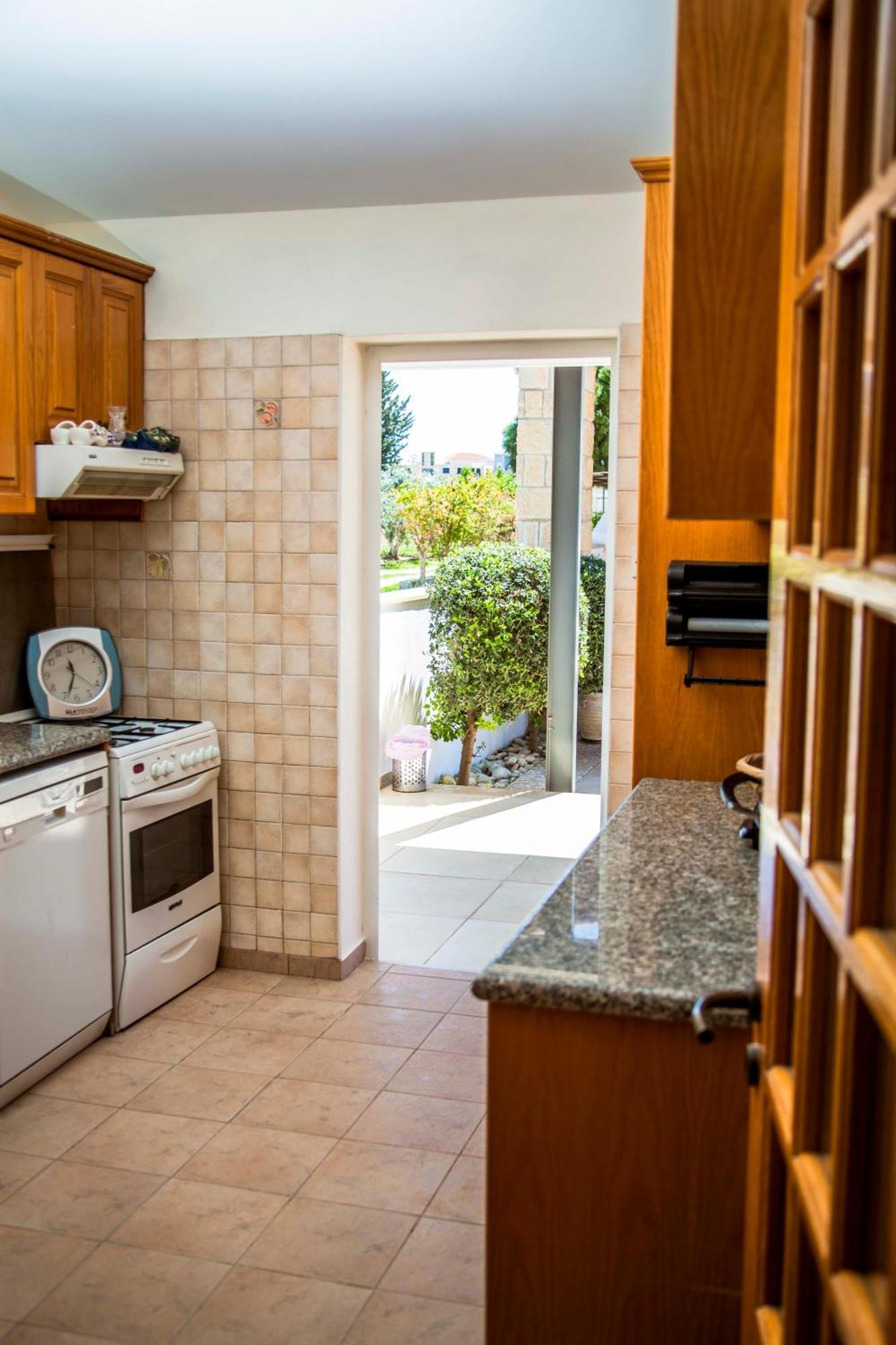 6 Bdr Villa With Tennis Court Paphos Exterior photo