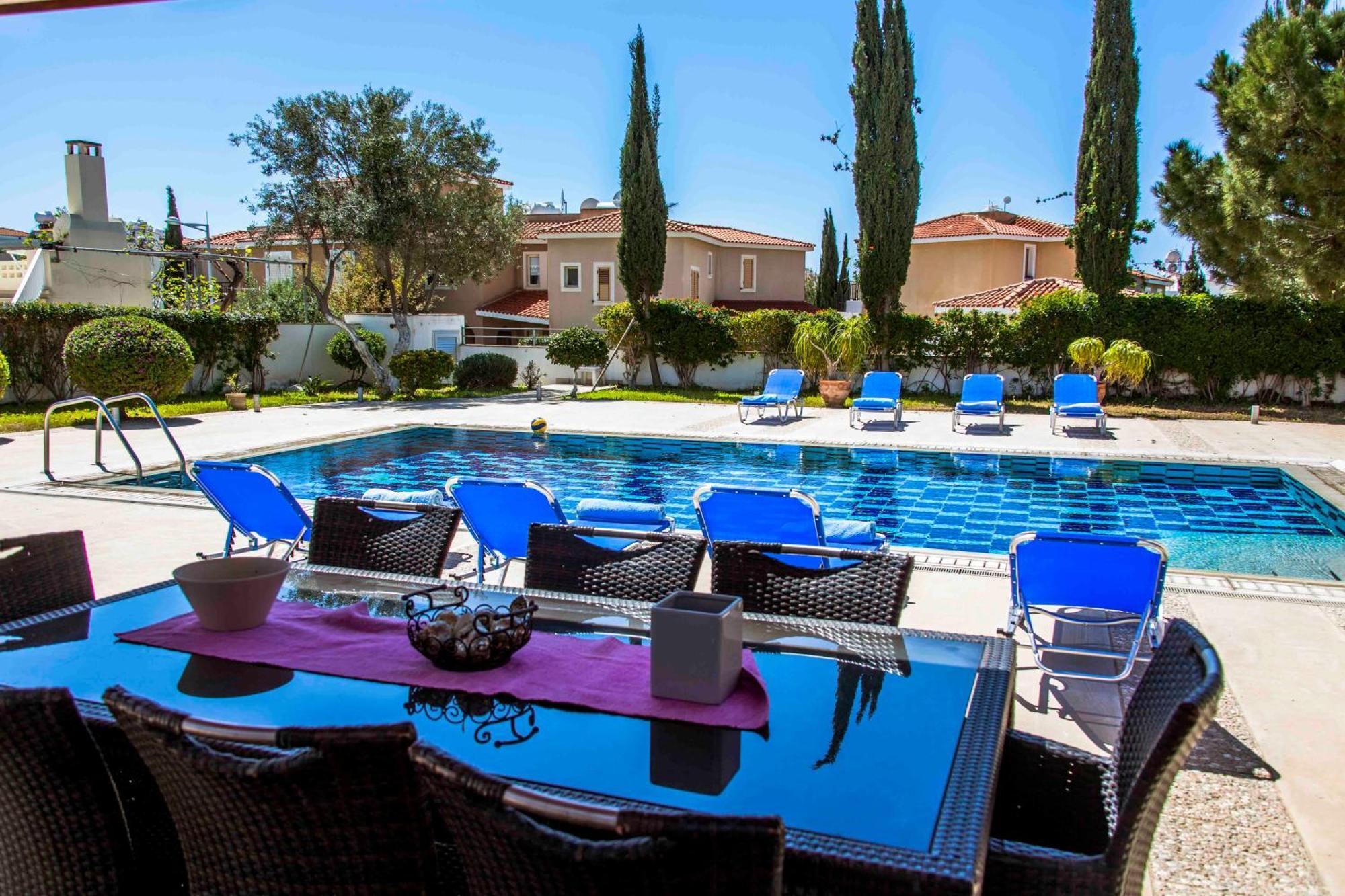 6 Bdr Villa With Tennis Court Paphos Exterior photo