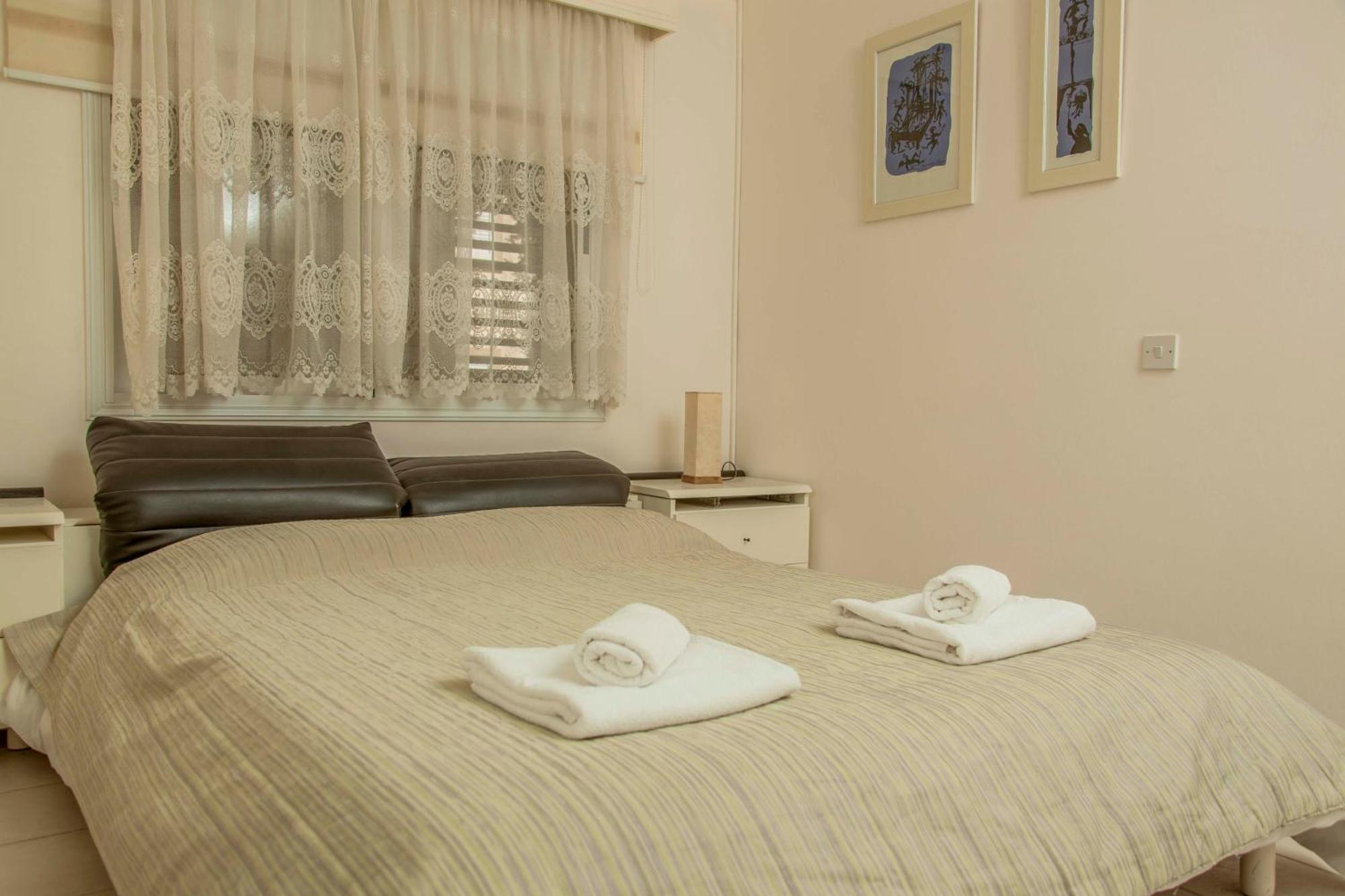 6 Bdr Villa With Tennis Court Paphos Exterior photo