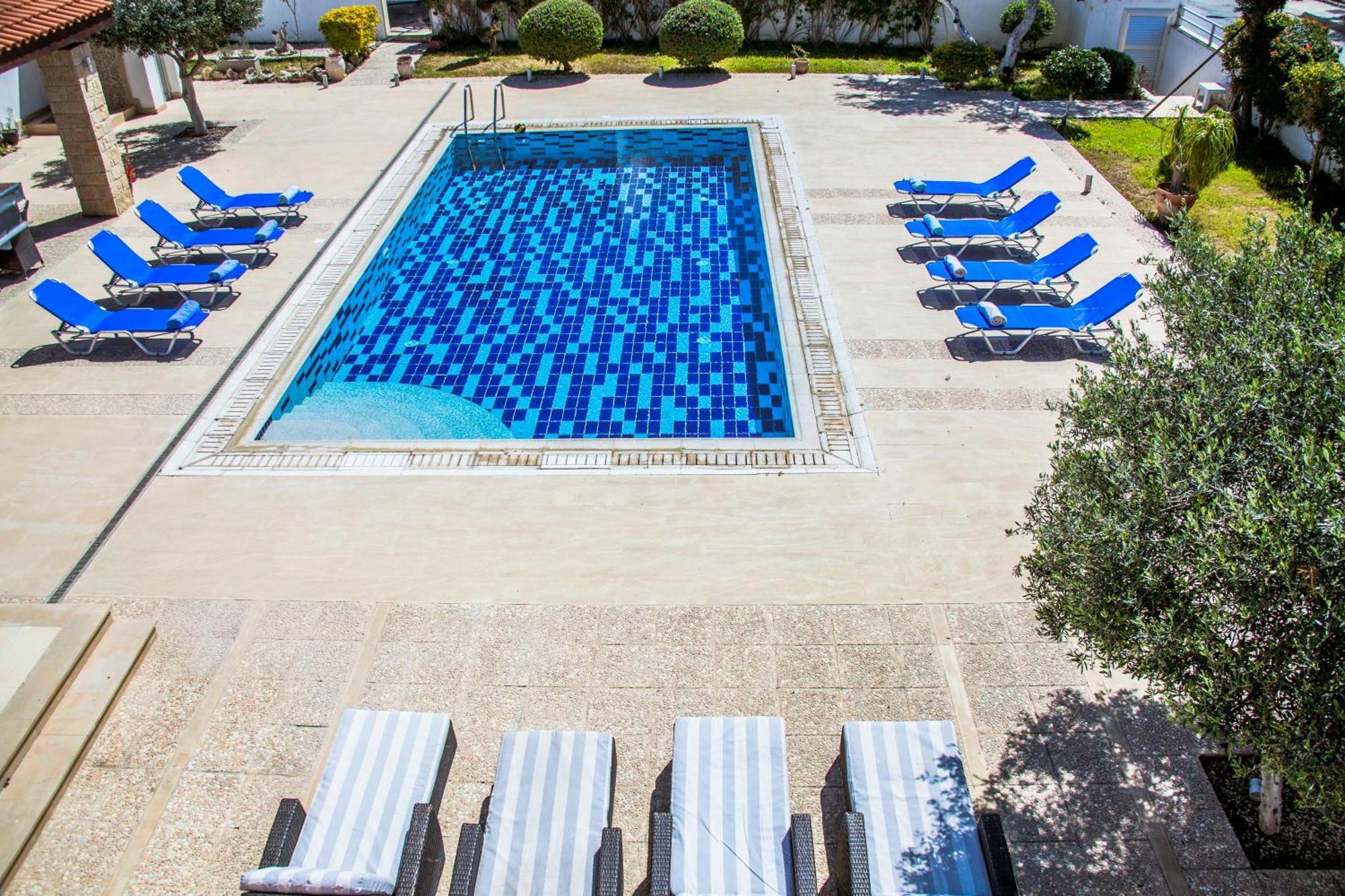 6 Bdr Villa With Tennis Court Paphos Exterior photo