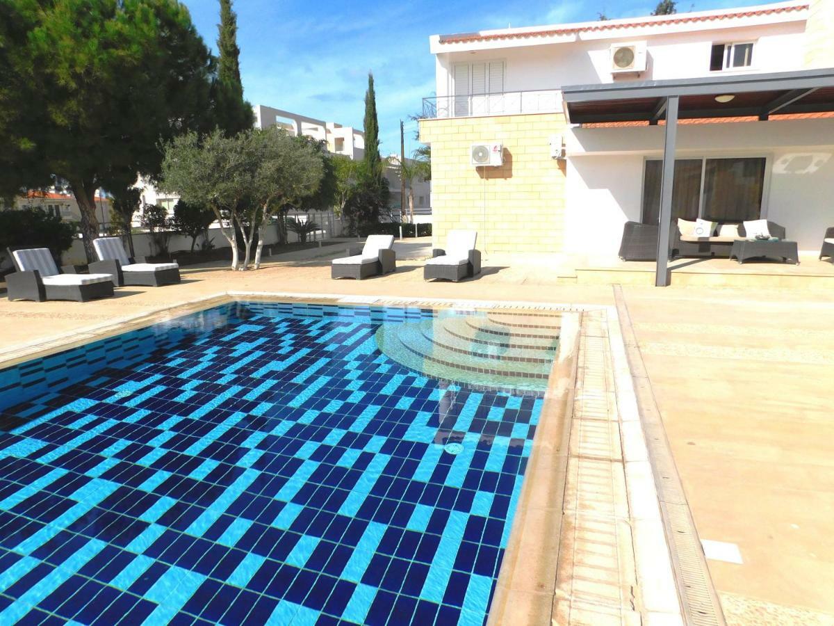 6 Bdr Villa With Tennis Court Paphos Exterior photo