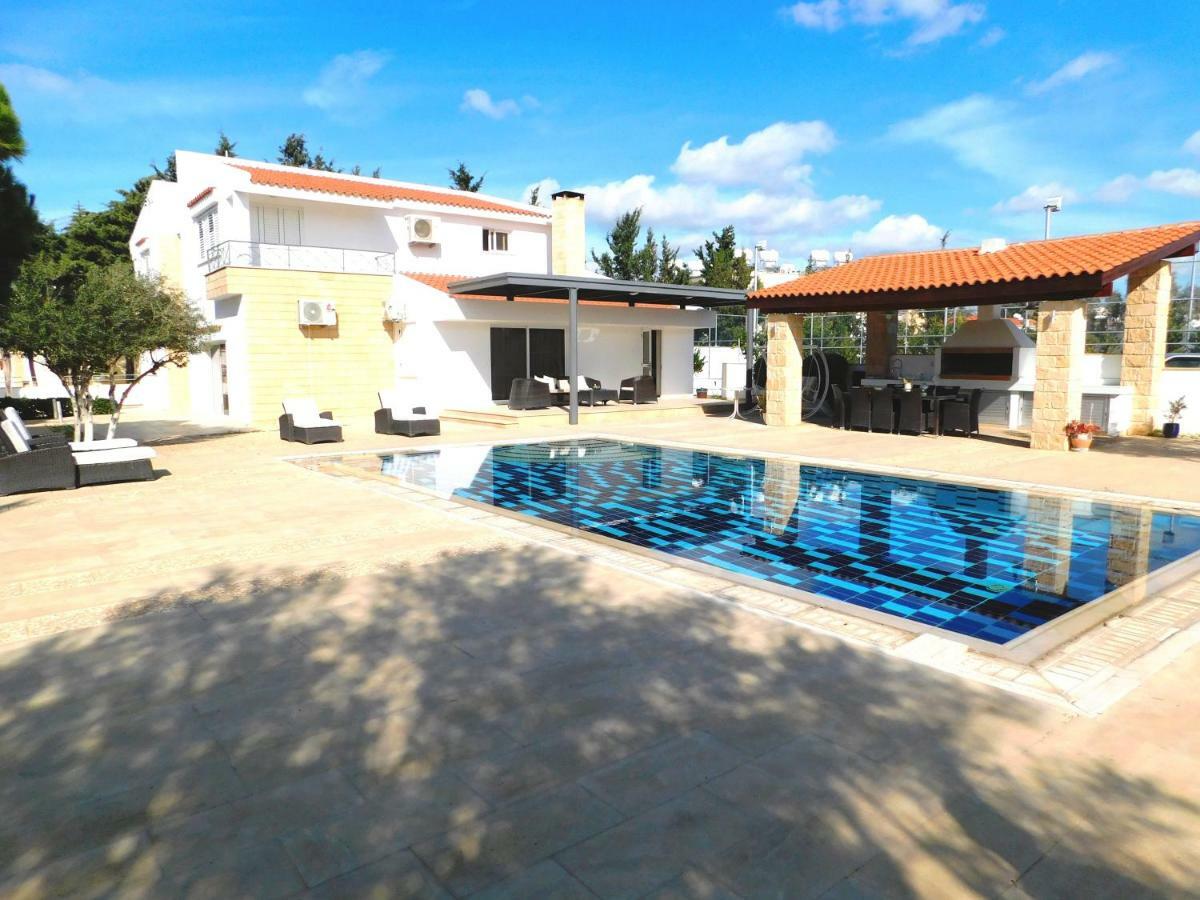 6 Bdr Villa With Tennis Court Paphos Exterior photo