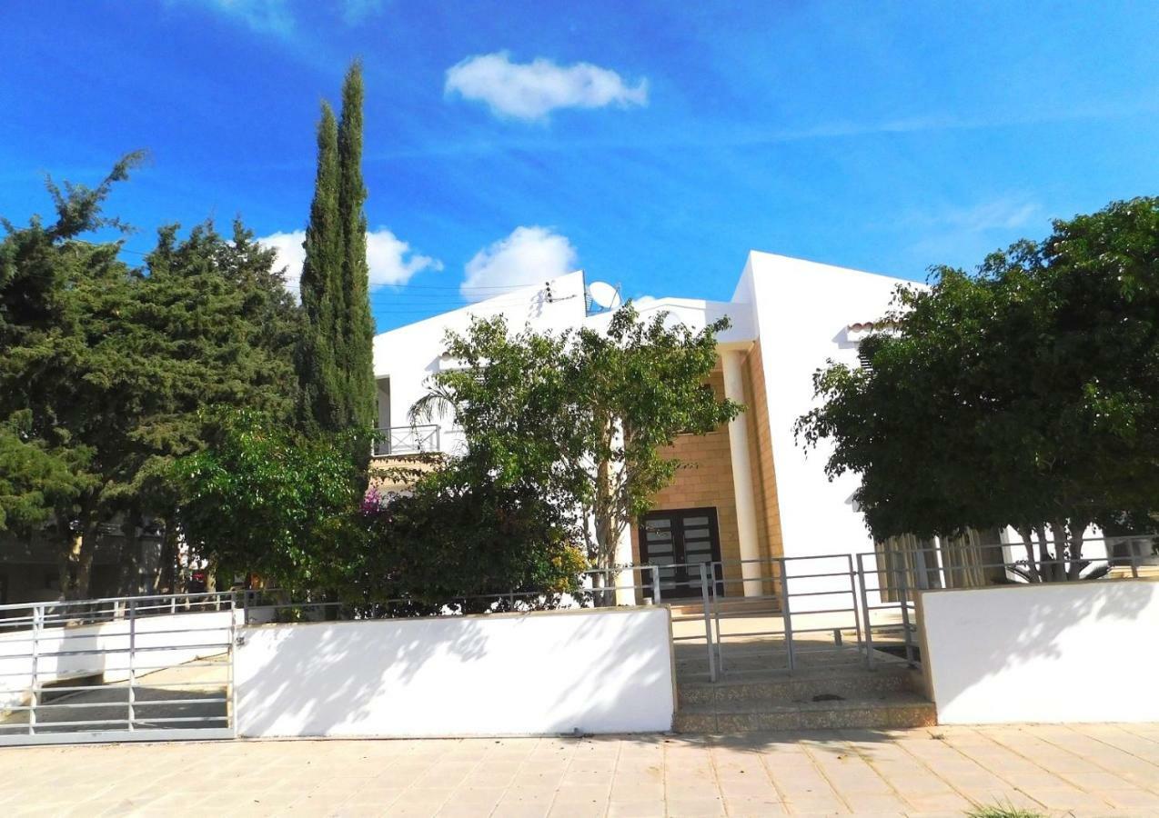 6 Bdr Villa With Tennis Court Paphos Exterior photo